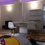 Myky Mouse Nu Primesc Santieristi Si Petrecareti