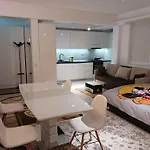Myky Mouse Nu Primesc Santieristi Si Petrecareti Apartmán *
