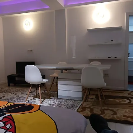 Myky Mouse Nu Primesc Santieristi Si Petrecareti