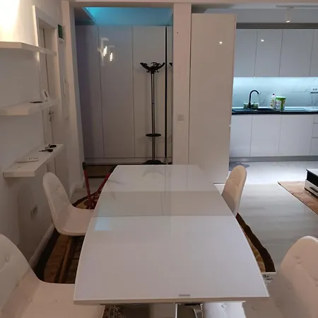 Myky Mouse Nu Primesc Santieristi Si Petrecareti Apartament *
