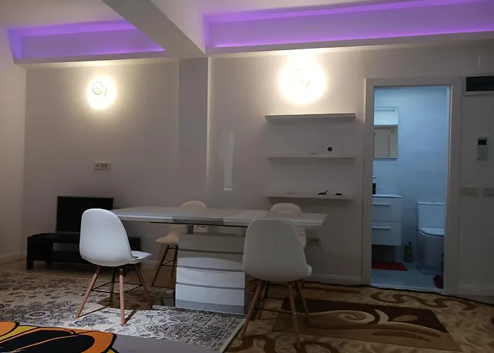 Myky Mouse Nu Primesc Santieristi Si Petrecareti Бухарест